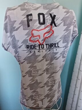 NWOT FOX Graphic Short Sleeve Tshirt - Women's Size XL